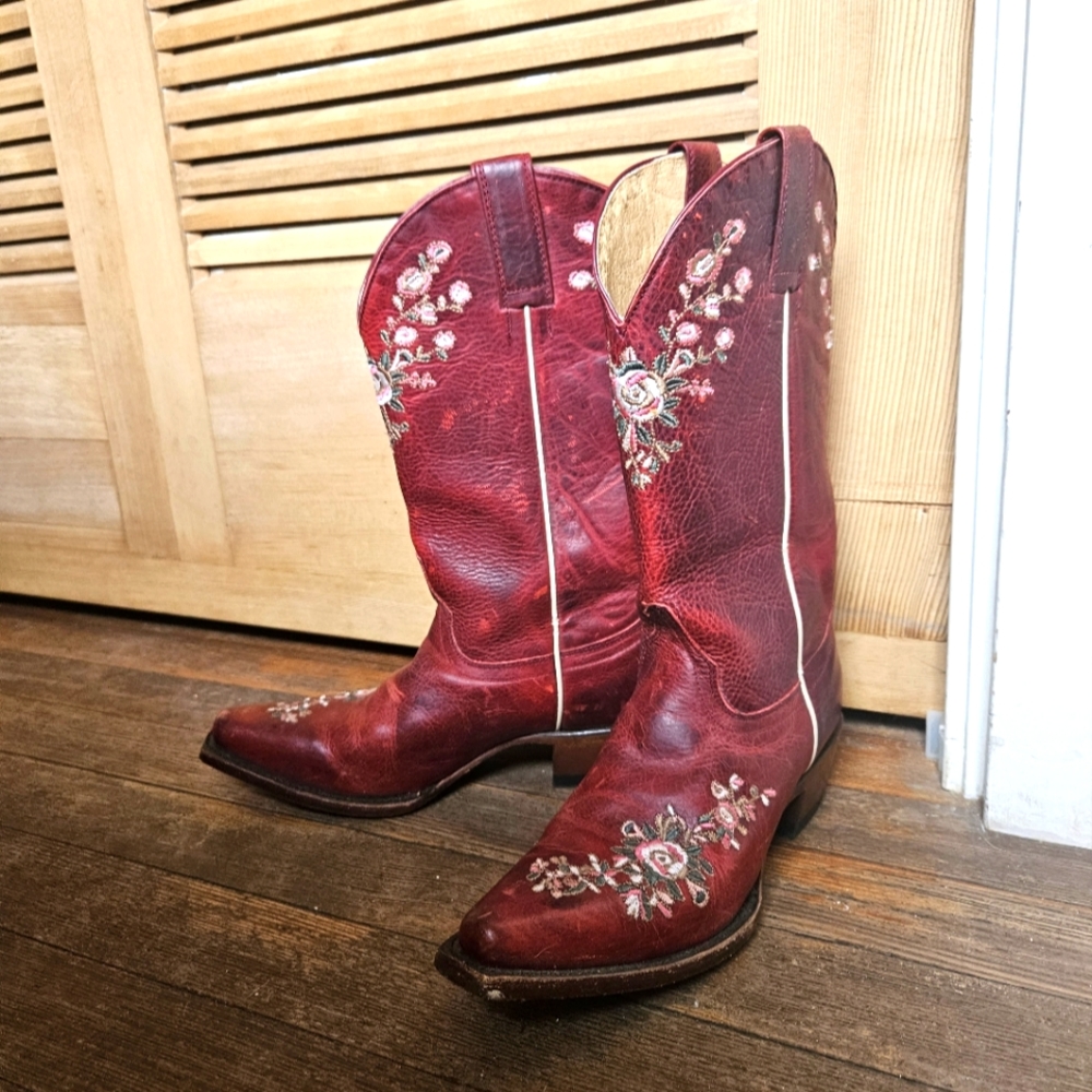 Stunning and rare rose embroidered red cowgirl boots
